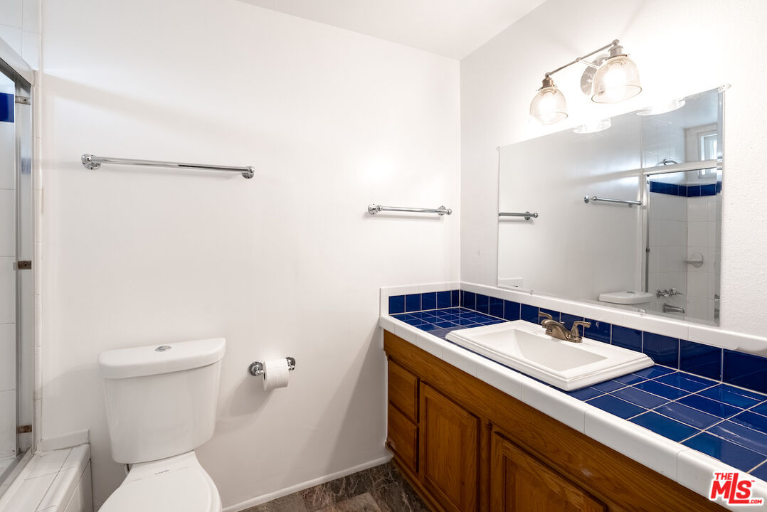 23001 Del Valle St Unit: 21