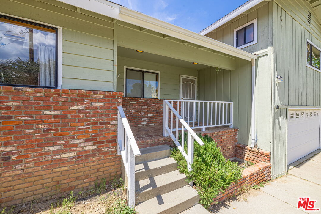 901 Sharon St