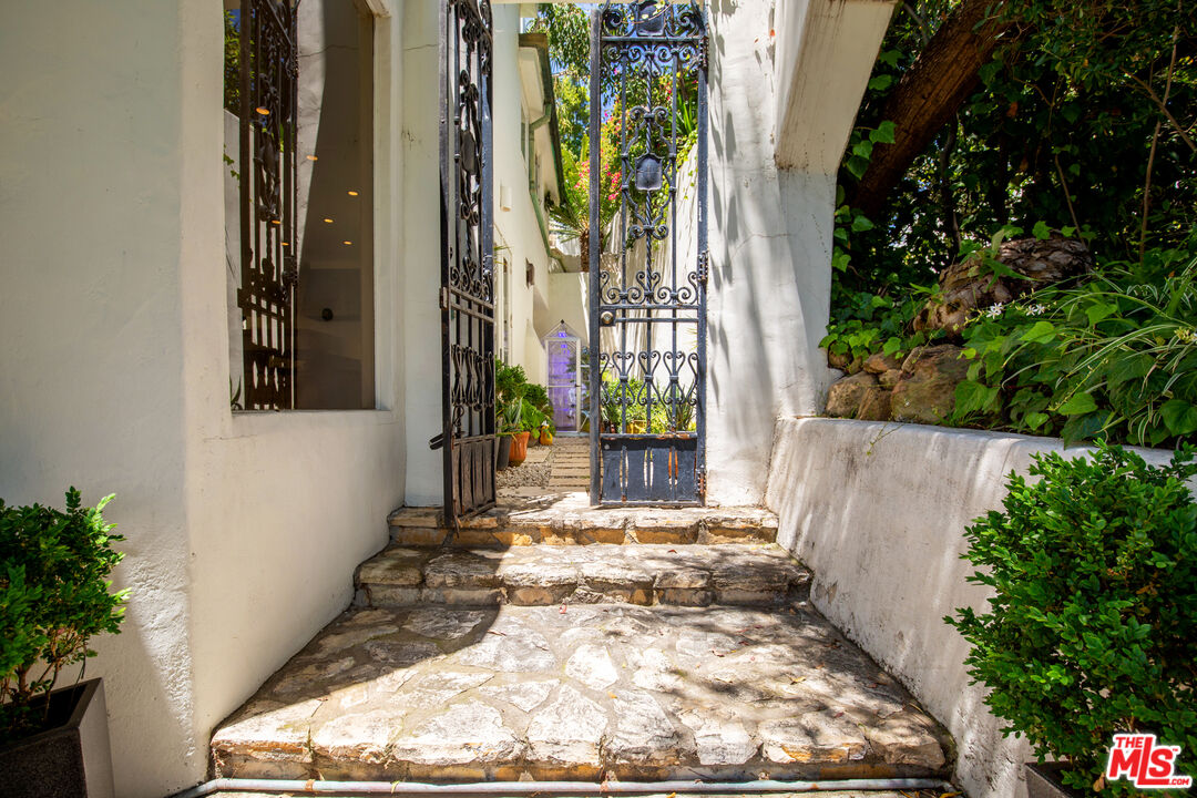 2249 Mountain Oak Dr