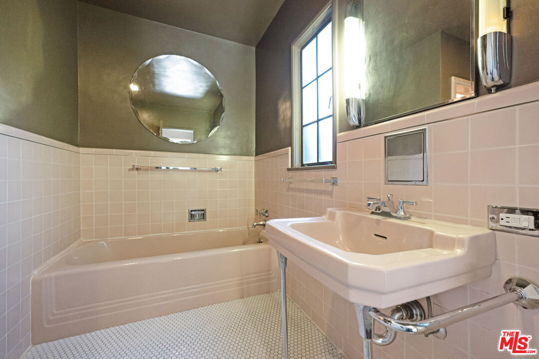 2131 Canyon Dr