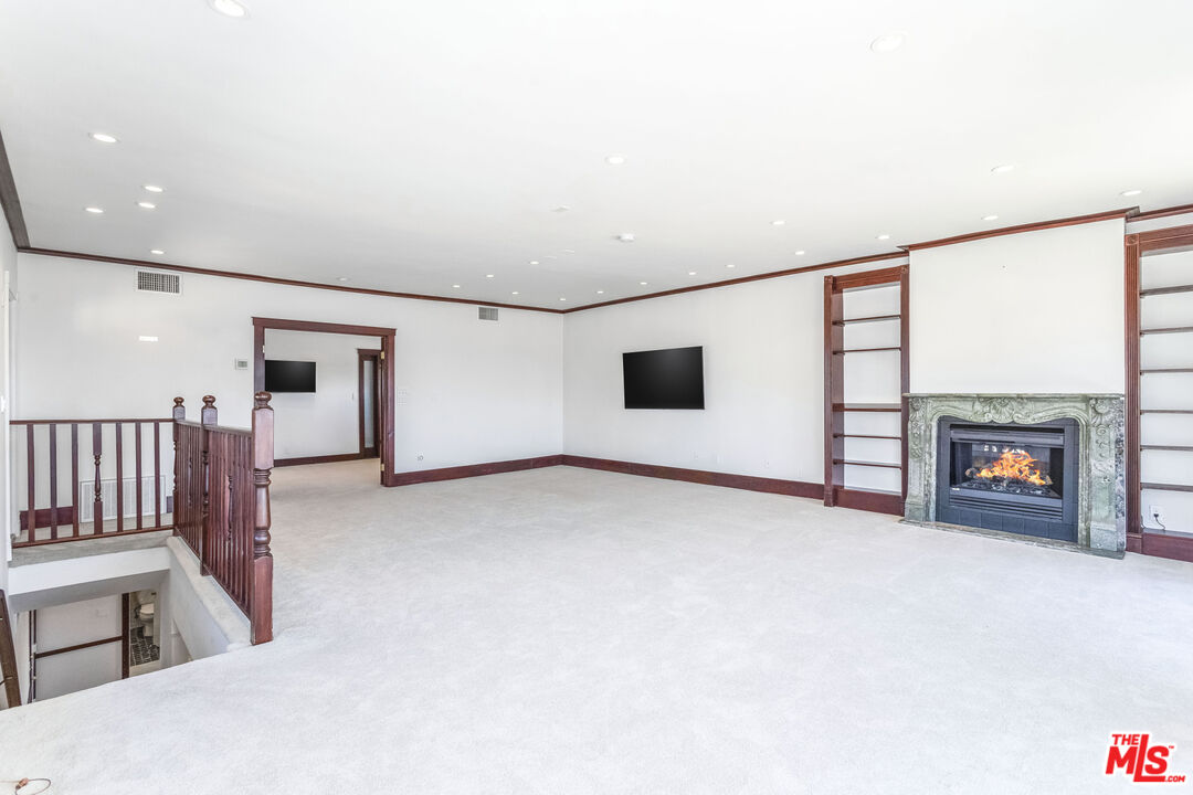 8550 Holloway Dr Unit: 402