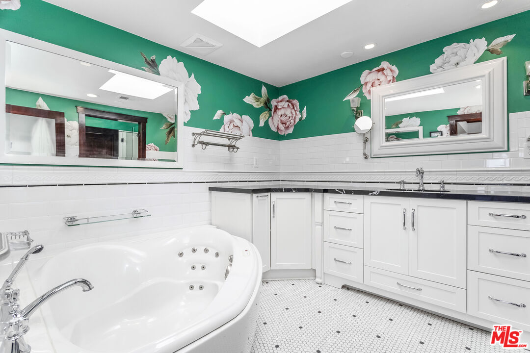 8550 Holloway Dr Unit: 402