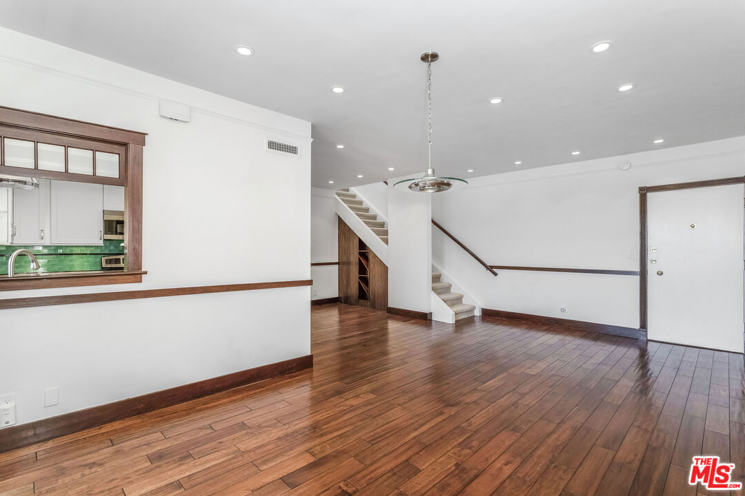 8550 Holloway Dr Unit: 402