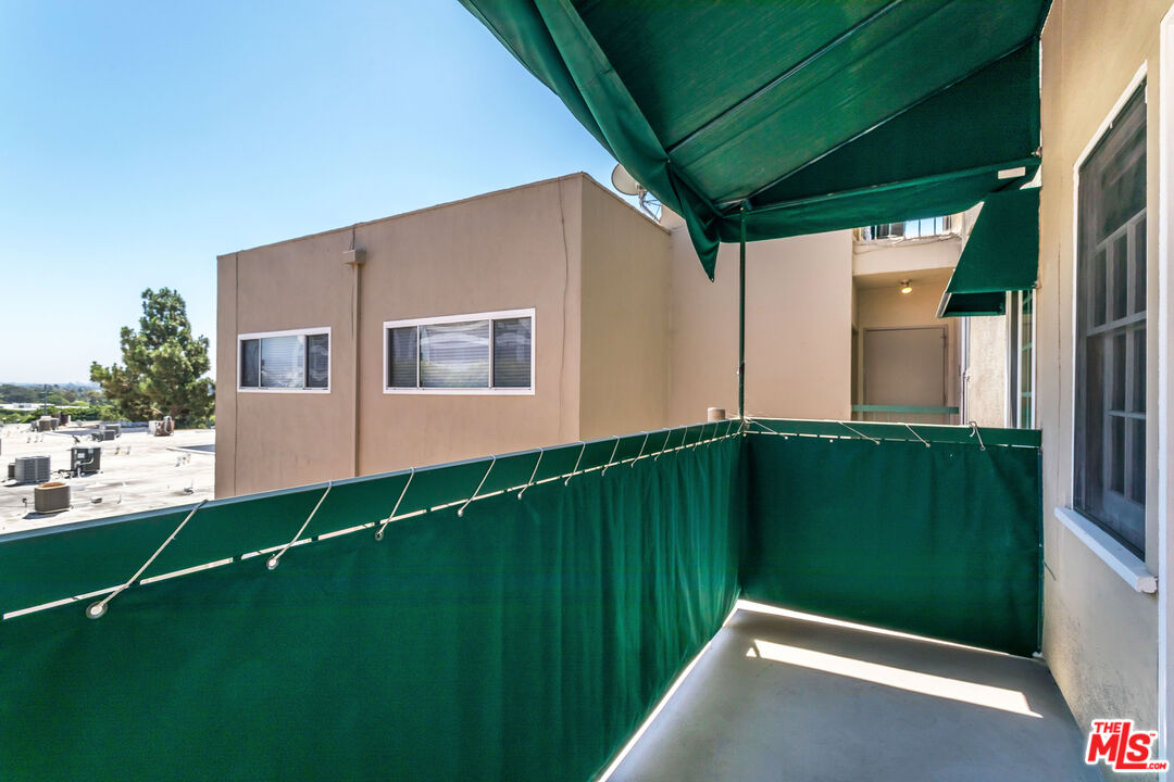 8550 Holloway Dr Unit: 402