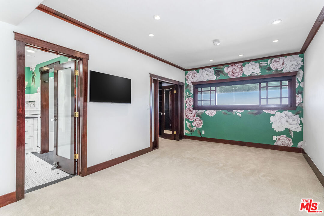 8550 Holloway Dr Unit: 402