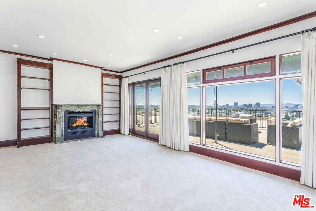 8550 Holloway Dr Unit: 402