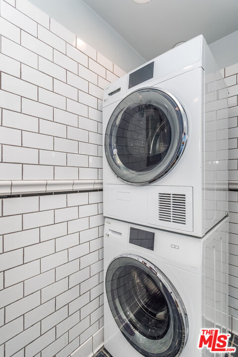 8550 Holloway Dr Unit: 402