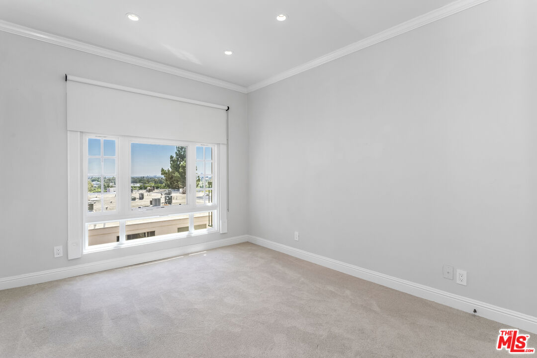 8550 Holloway Dr Unit: 402