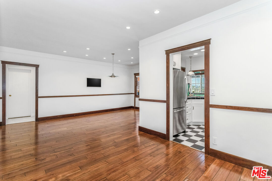 8550 Holloway Dr Unit: 402