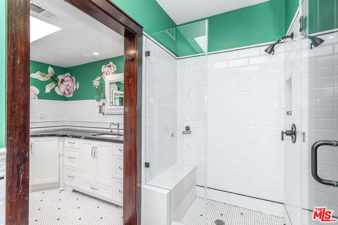 8550 Holloway Dr Unit: 402