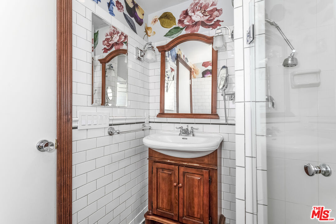 8550 Holloway Dr Unit: 402