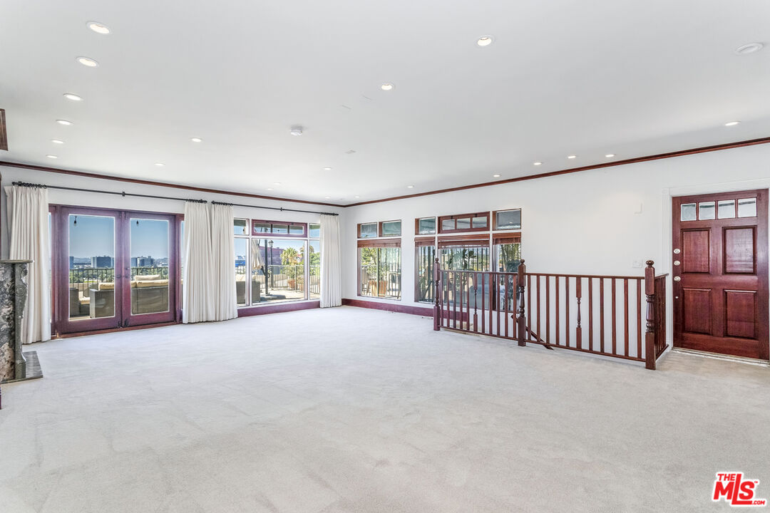 8550 Holloway Dr Unit: 402