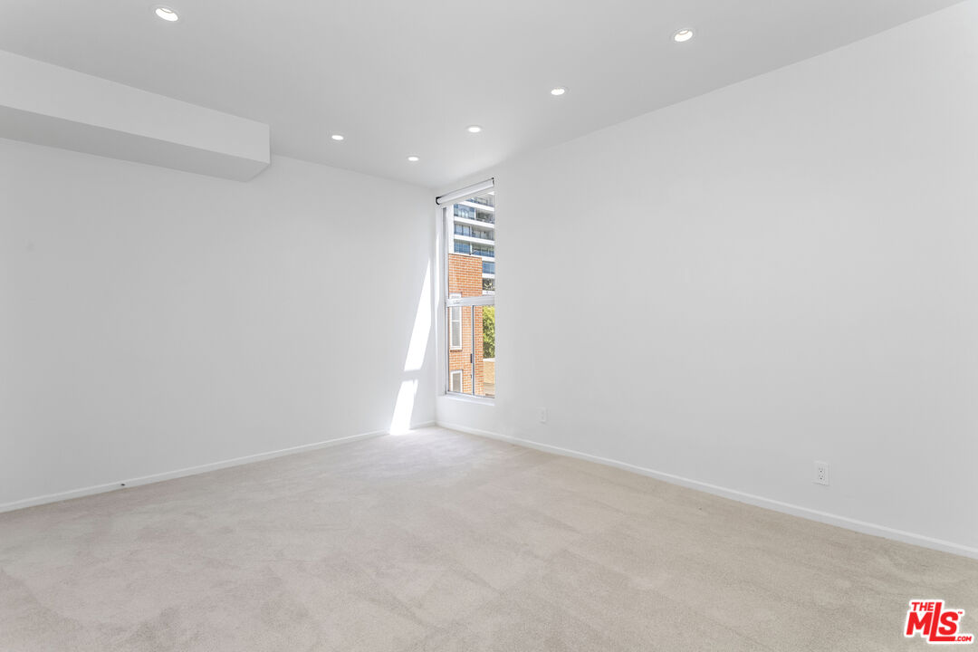 8550 Holloway Dr Unit: 402