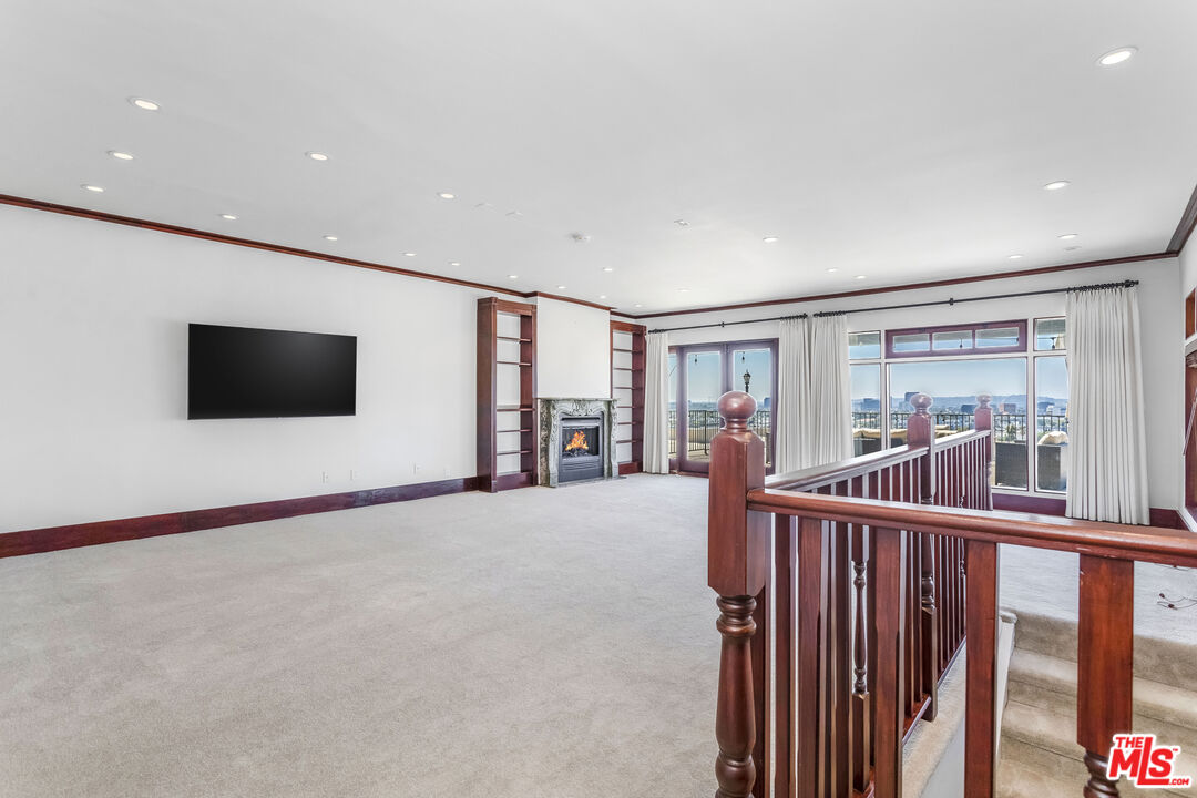 8550 Holloway Dr Unit: 402