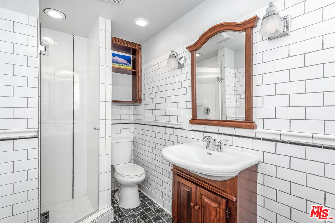 8550 Holloway Dr Unit: 402