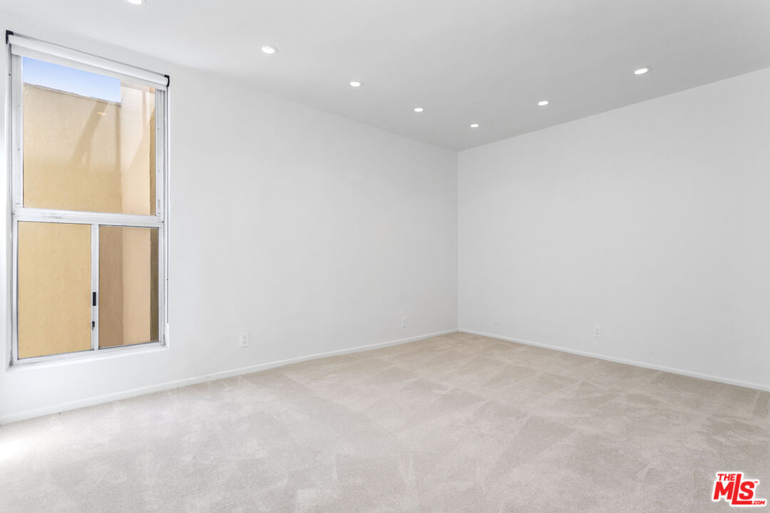 8550 Holloway Dr Unit: 402