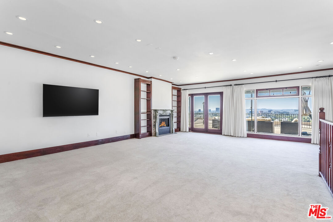8550 Holloway Dr Unit: 402