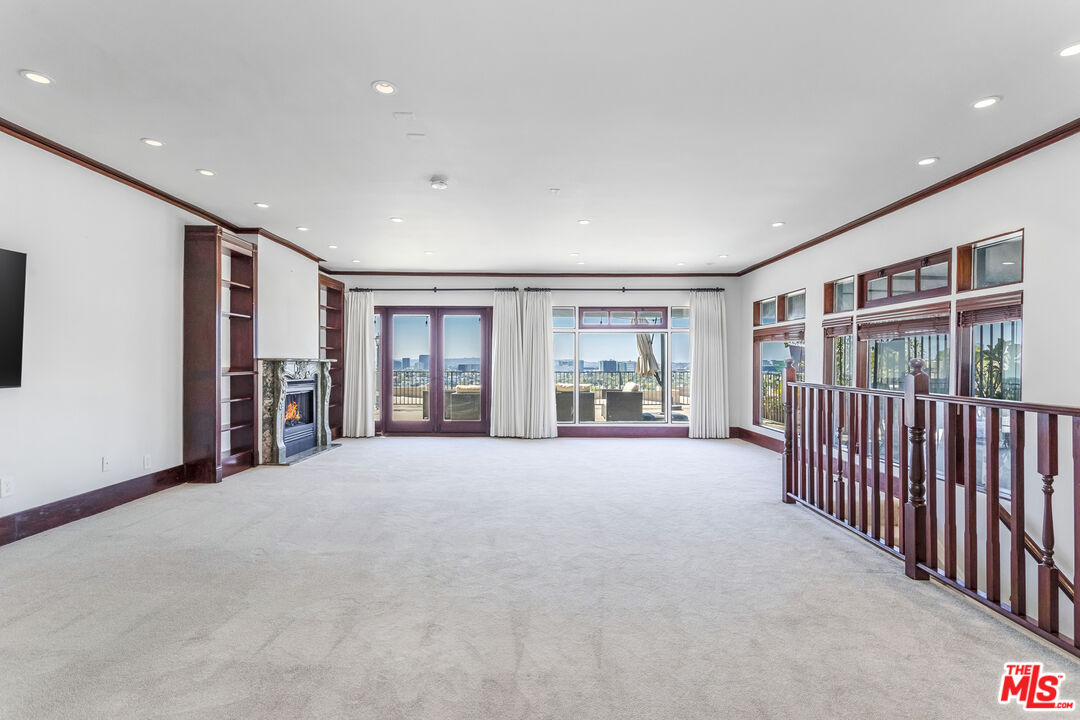 8550 Holloway Dr Unit: 402
