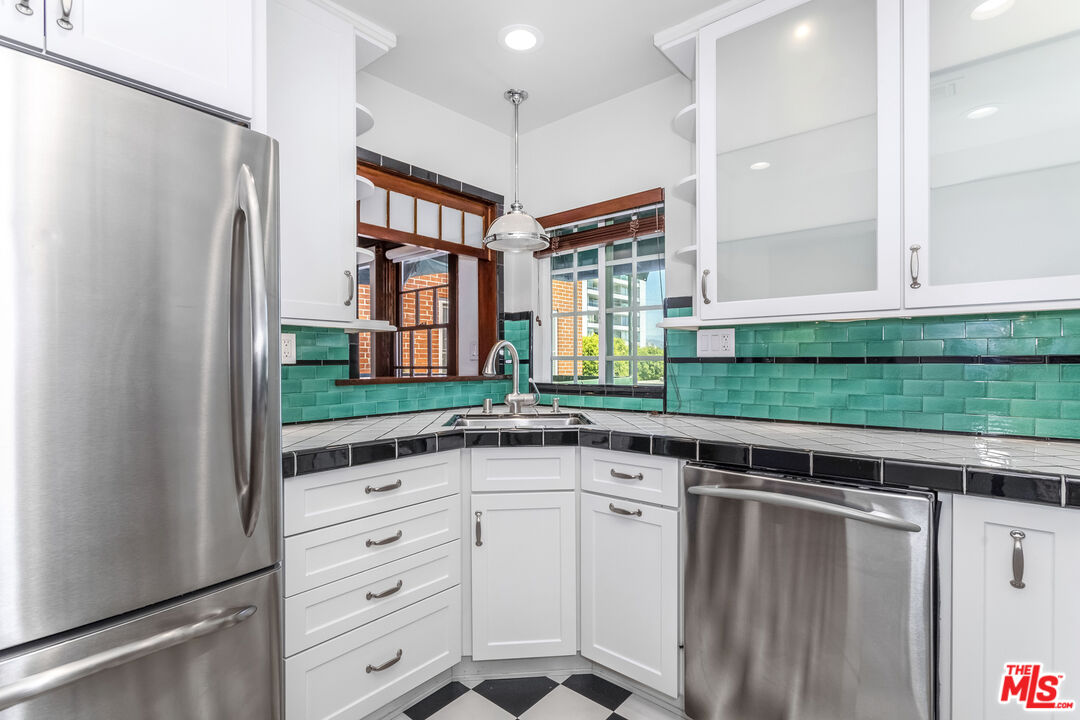 8550 Holloway Dr Unit: 402