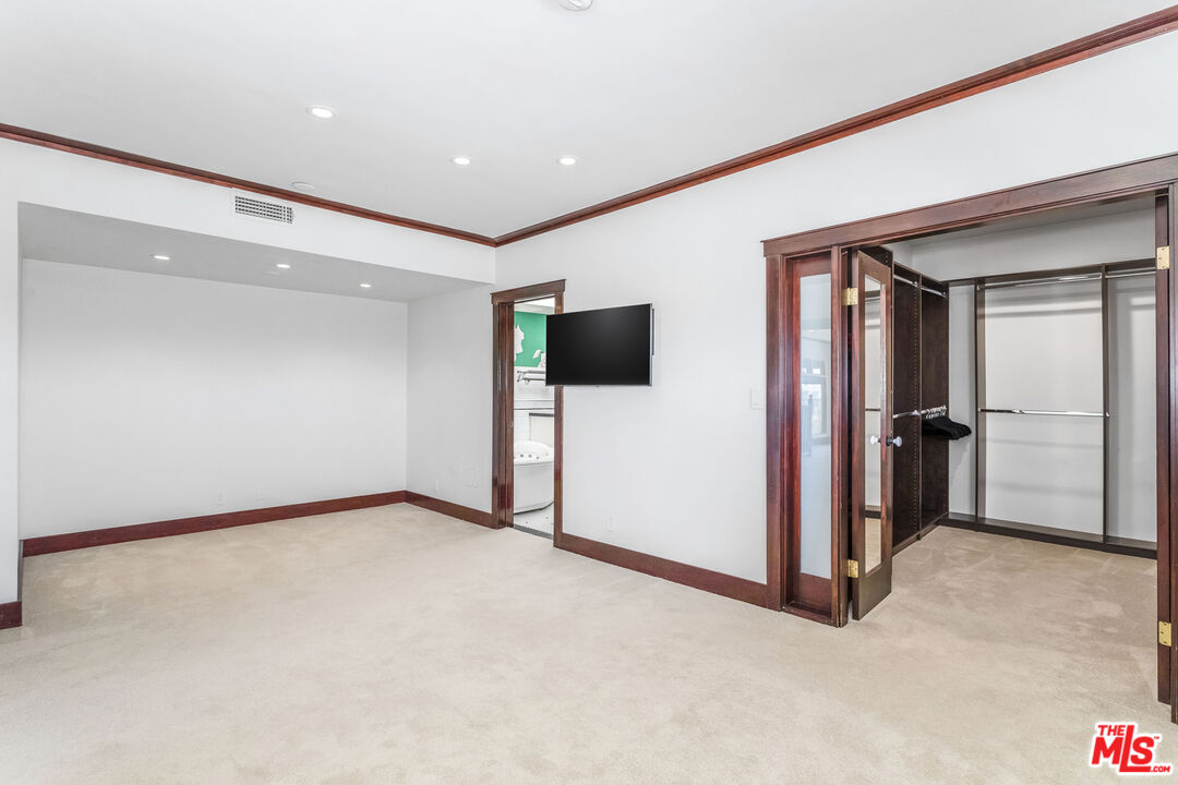 8550 Holloway Dr Unit: 402
