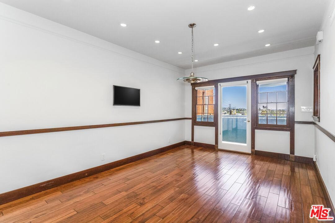 8550 Holloway Dr Unit: 402