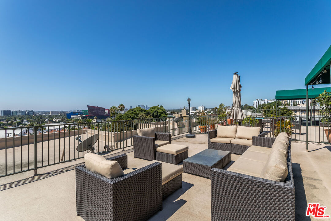 8550 Holloway Dr Unit: 402