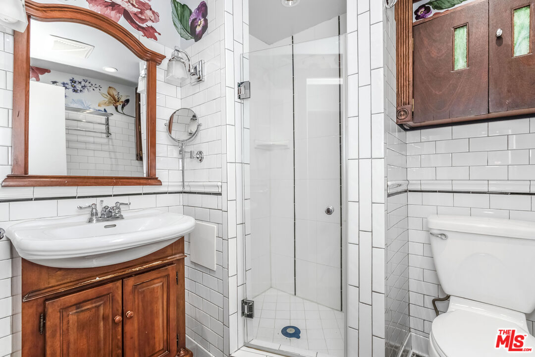 8550 Holloway Dr Unit: 402