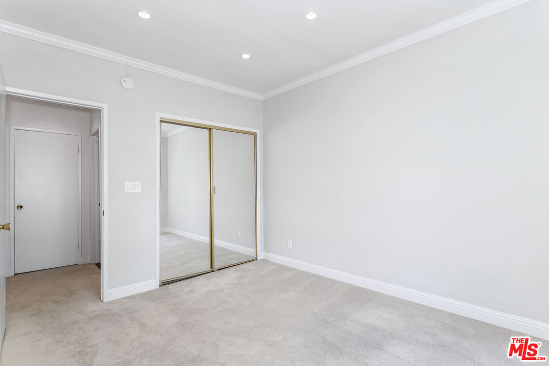 8550 Holloway Dr Unit: 402