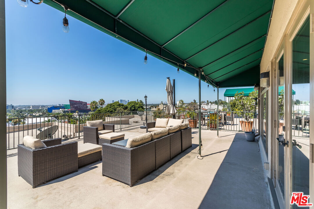 8550 Holloway Dr Unit: 402