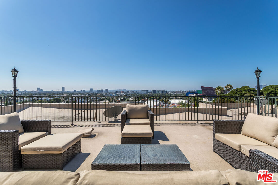 8550 Holloway Dr Unit: 402