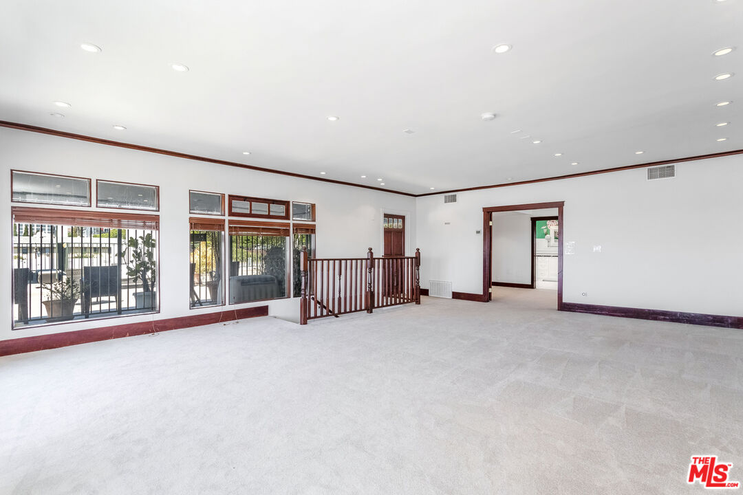 8550 Holloway Dr Unit: 402