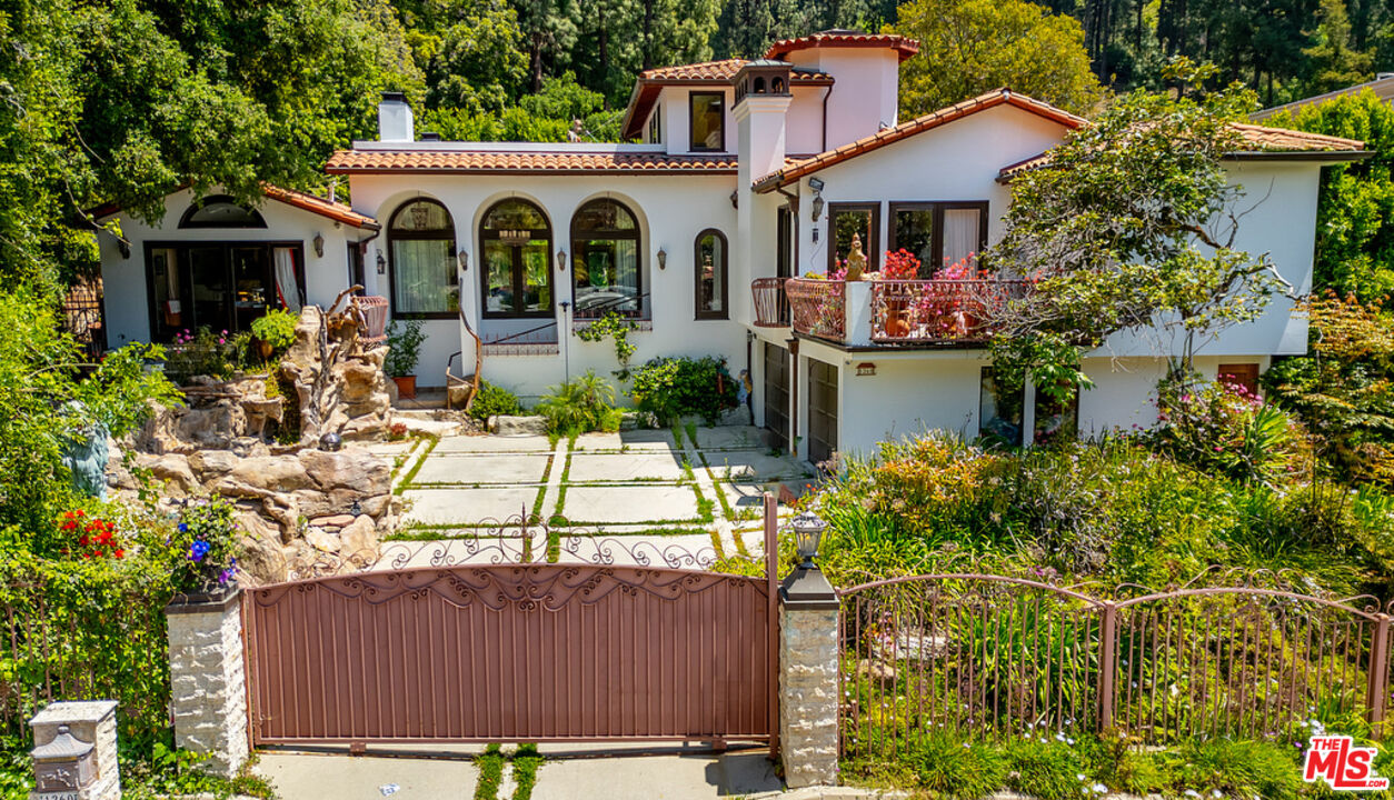 1260 Roscomare Rd