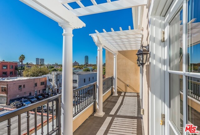 313 REEVES DR Unit: 401