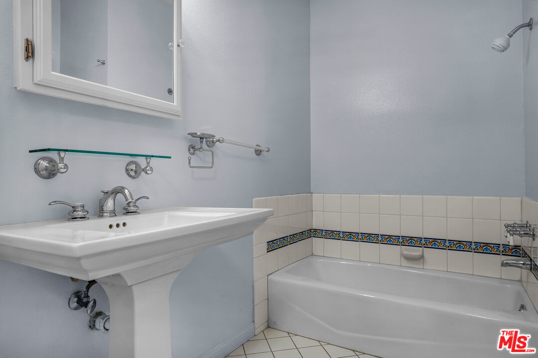 317 S S. Holt Ave Unit: 11