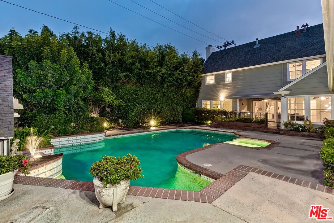 344 S Bedford Dr