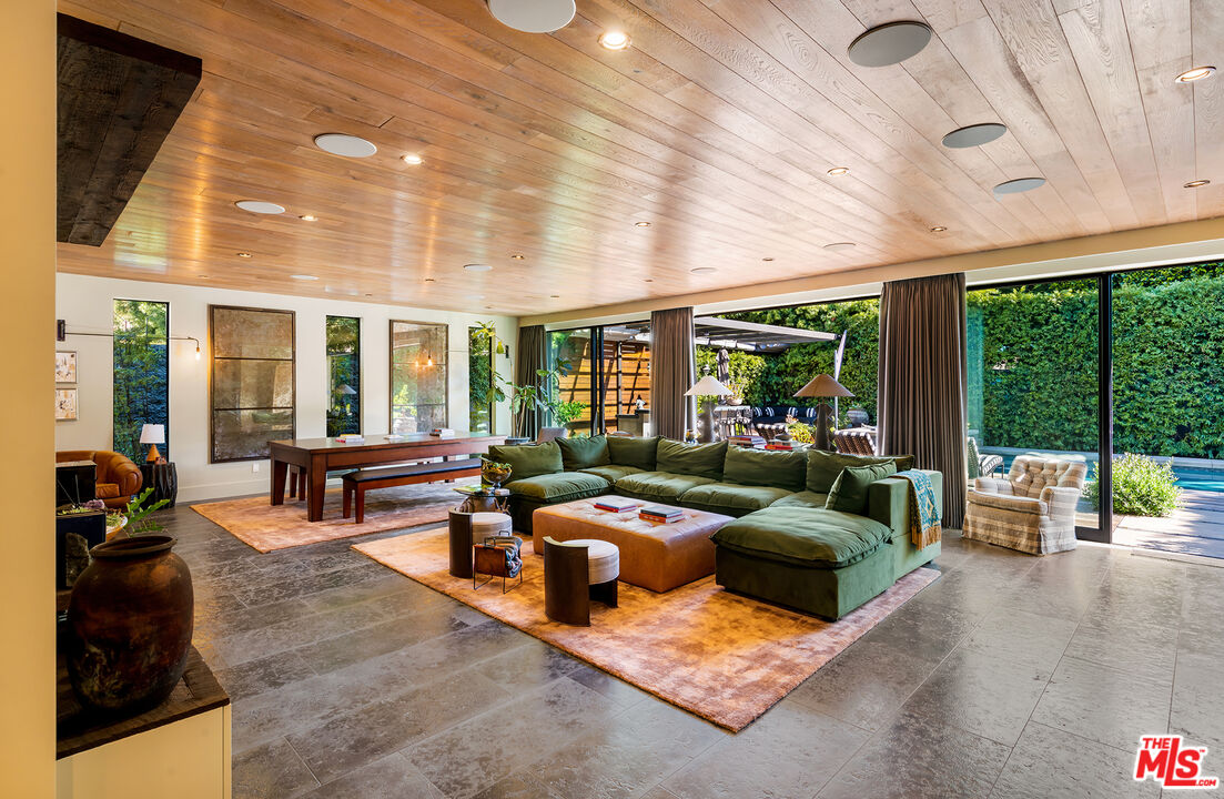 2852 Forrester Dr