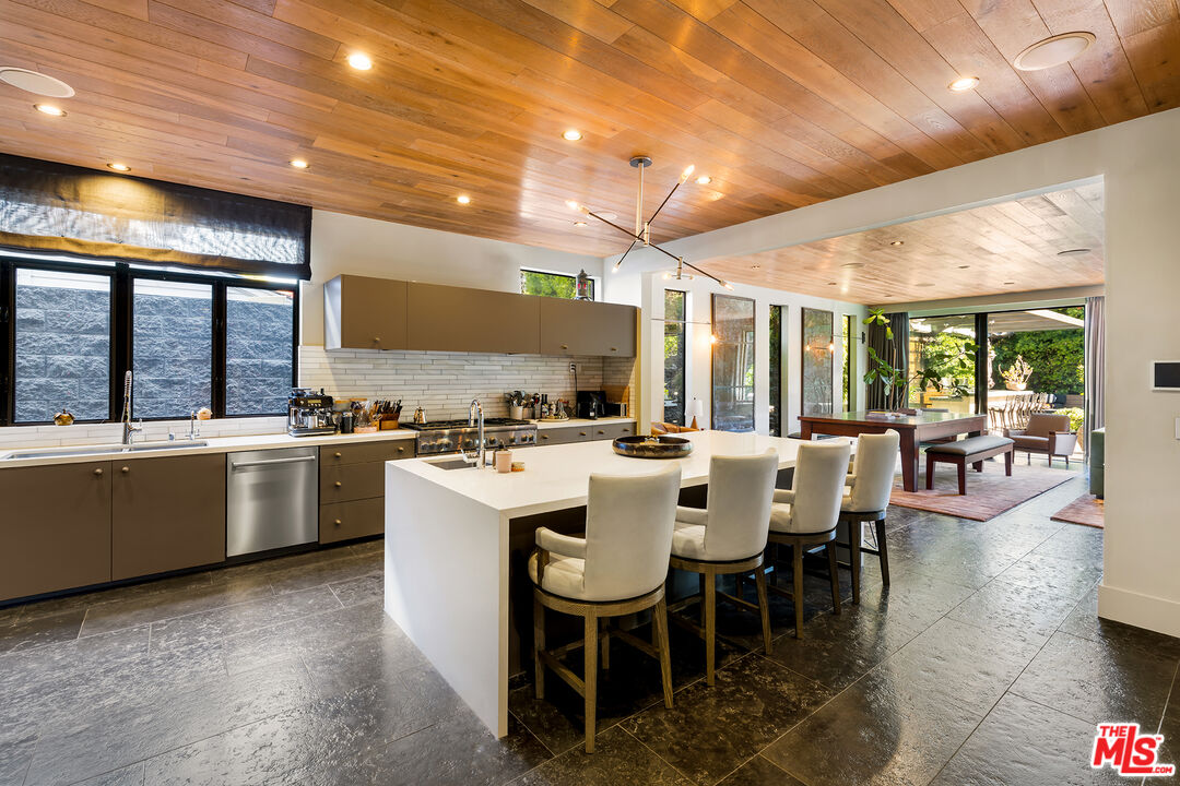 2852 Forrester Dr