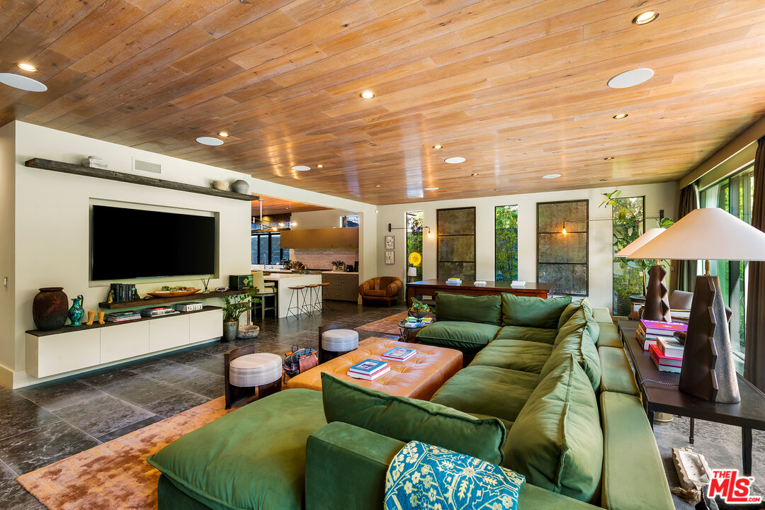 2852 Forrester Dr