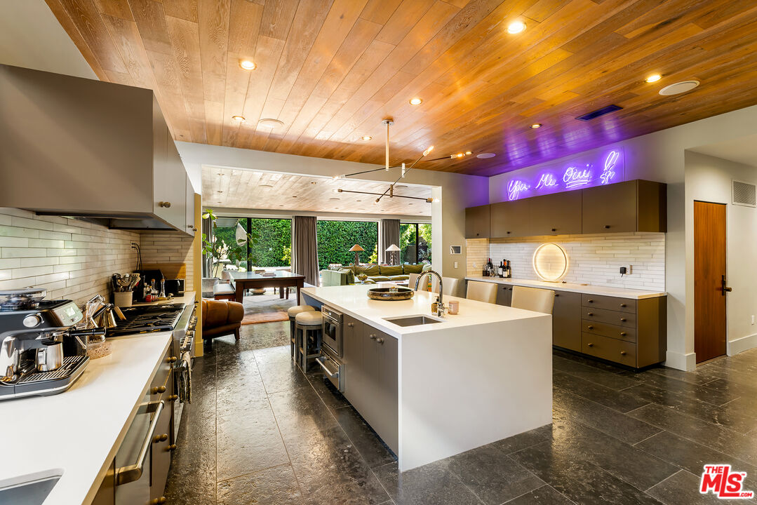 2852 Forrester Dr