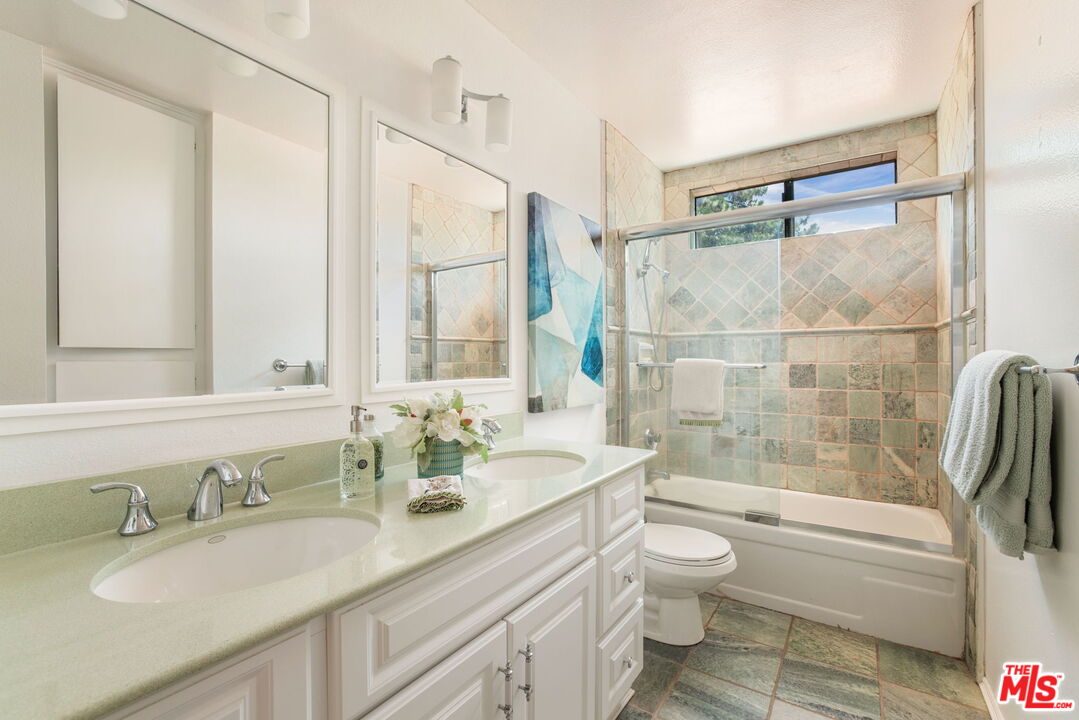 2829 Bottlebrush Dr