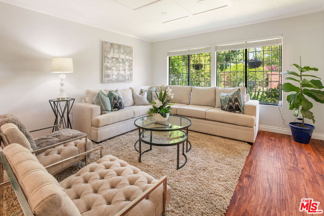 2829 Bottlebrush Dr
