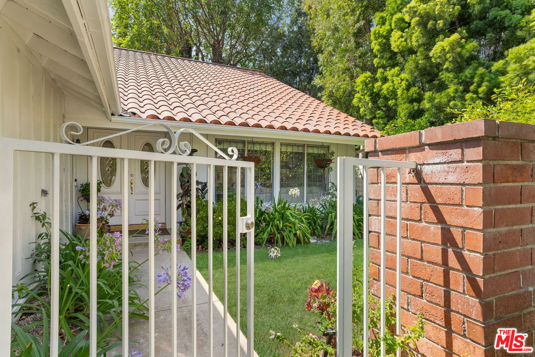 2829 Bottlebrush Dr