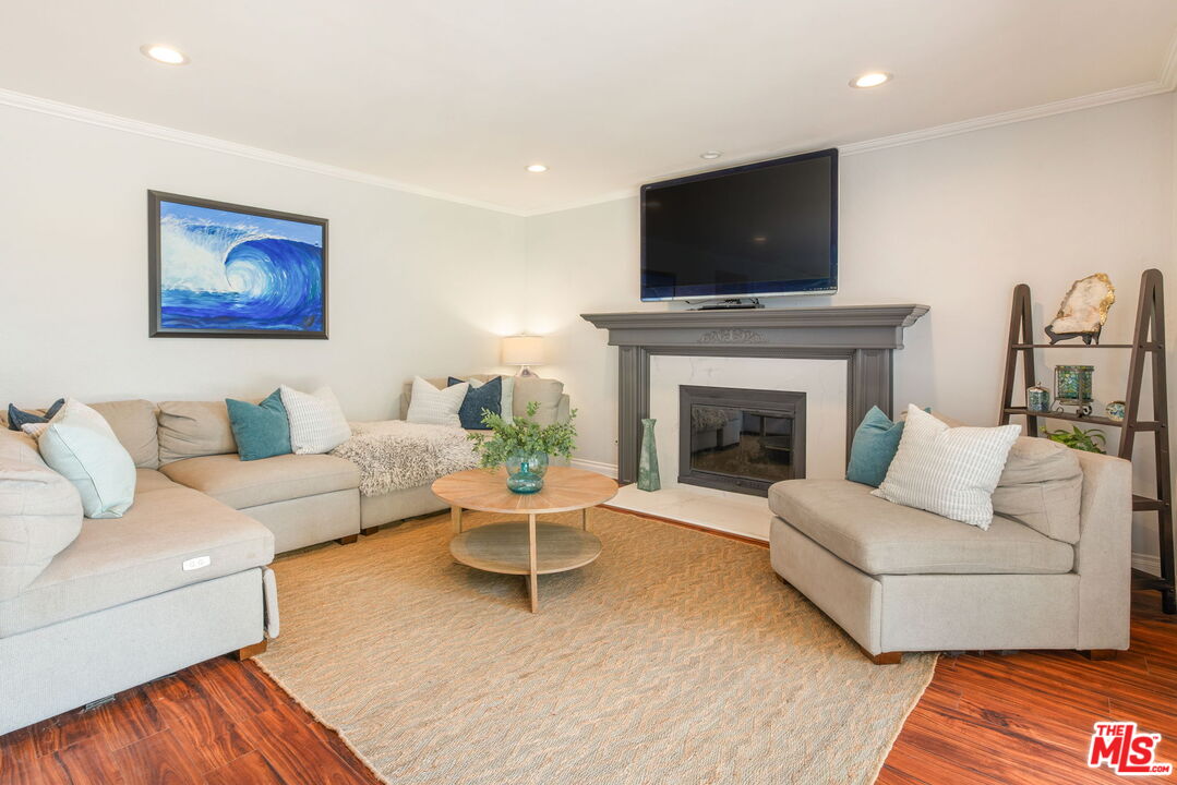 2829 Bottlebrush Dr