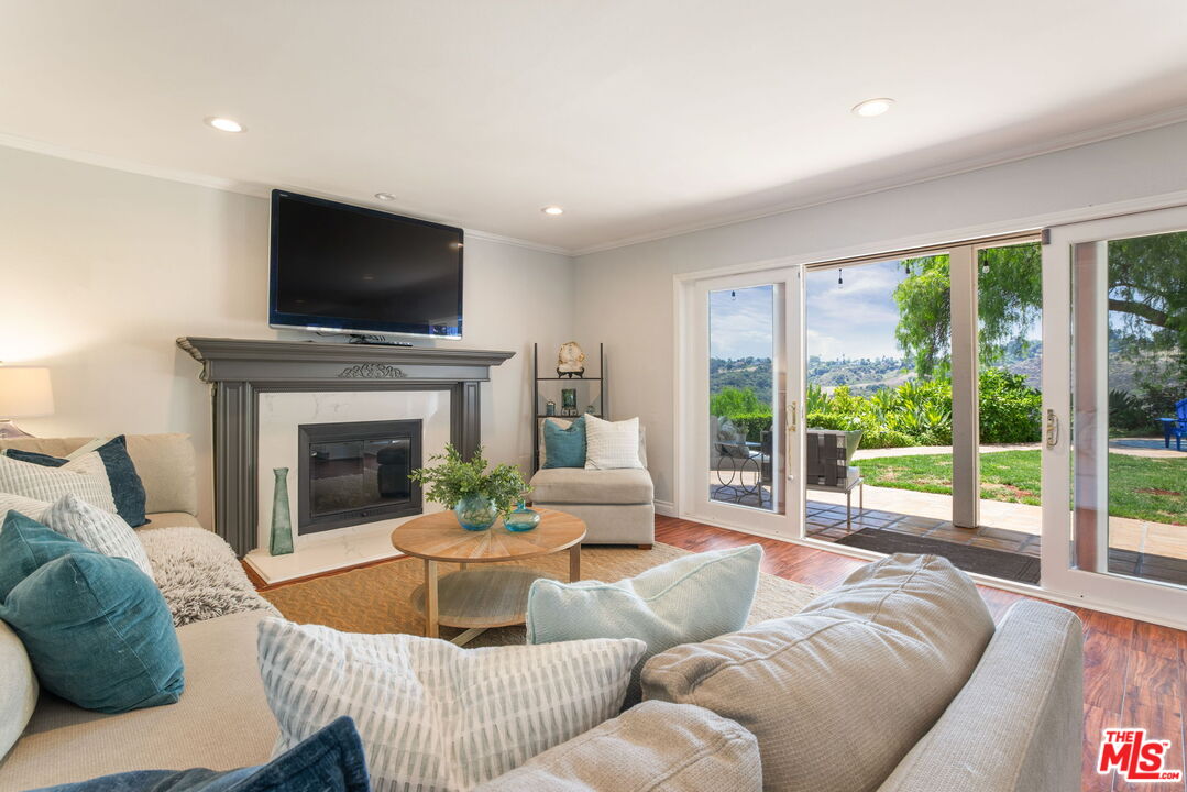 2829 Bottlebrush Dr