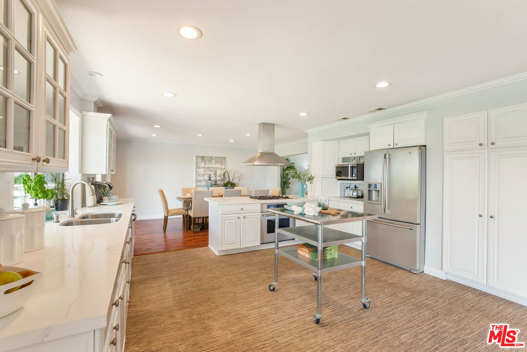 2829 Bottlebrush Dr