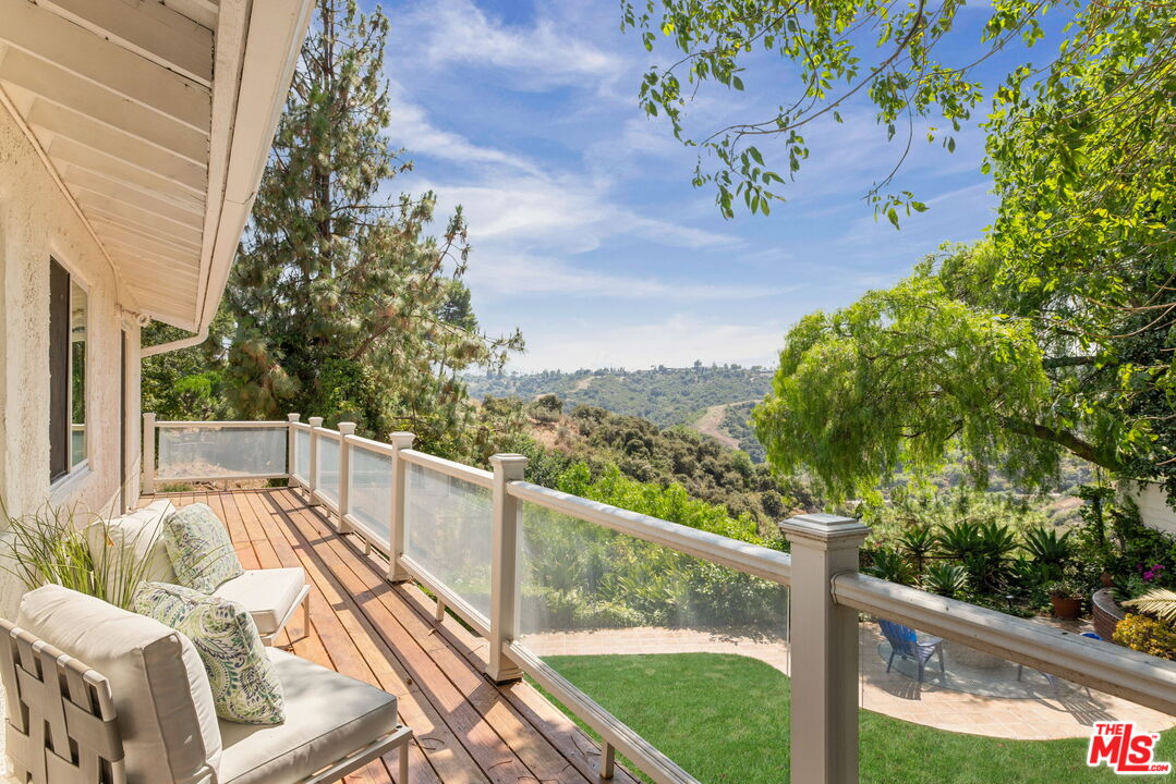 2829 Bottlebrush Dr