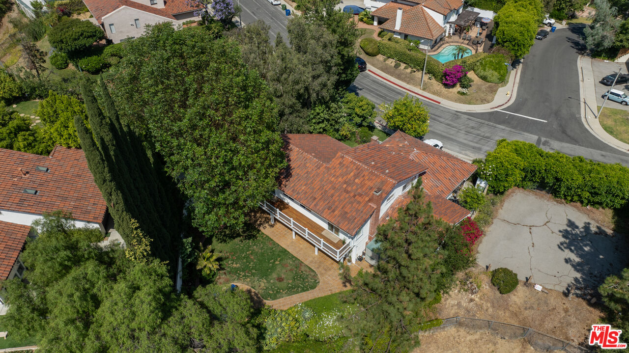 2829 Bottlebrush Dr