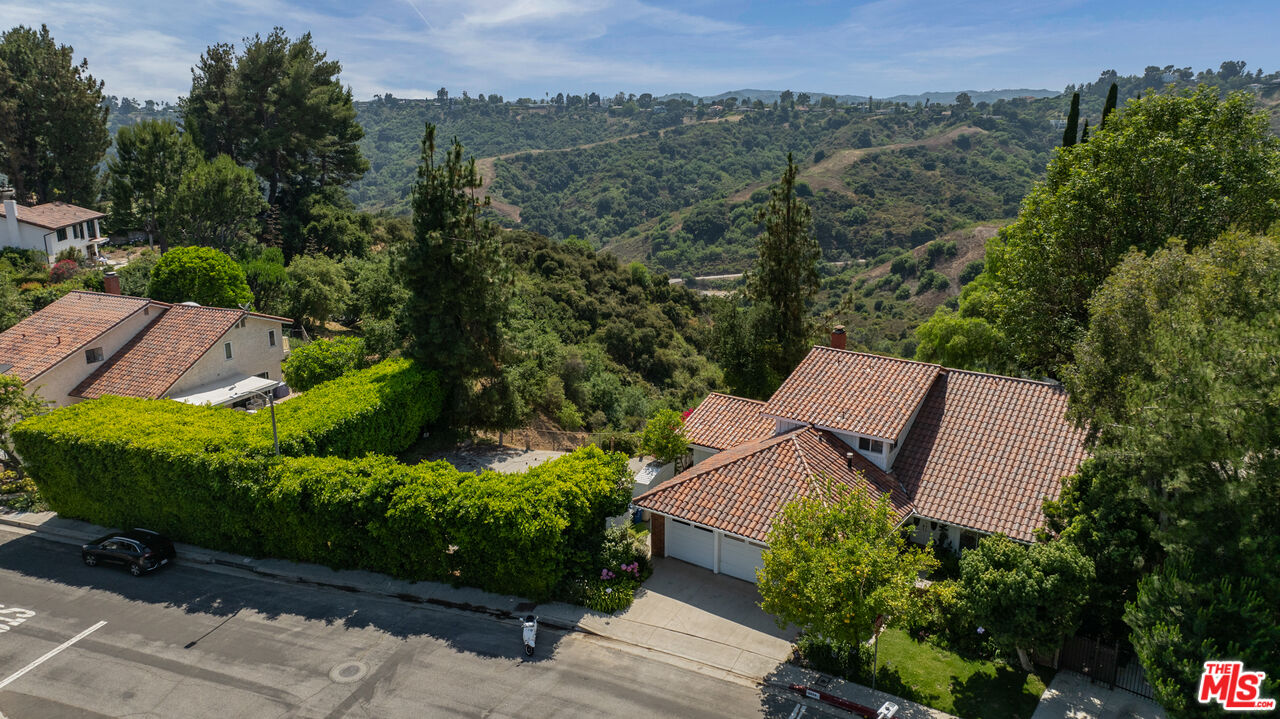 2829 Bottlebrush Dr