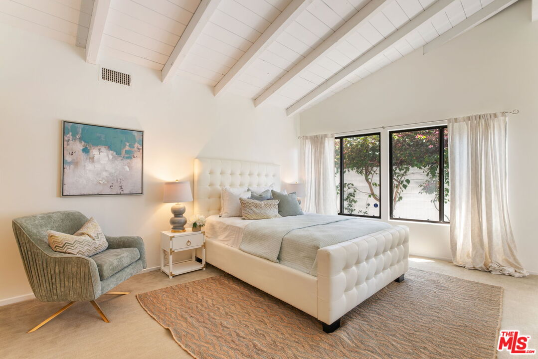 2829 Bottlebrush Dr