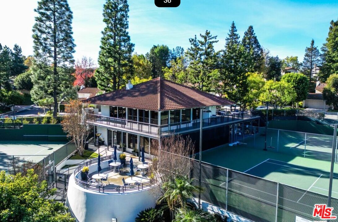 2829 Bottlebrush Dr